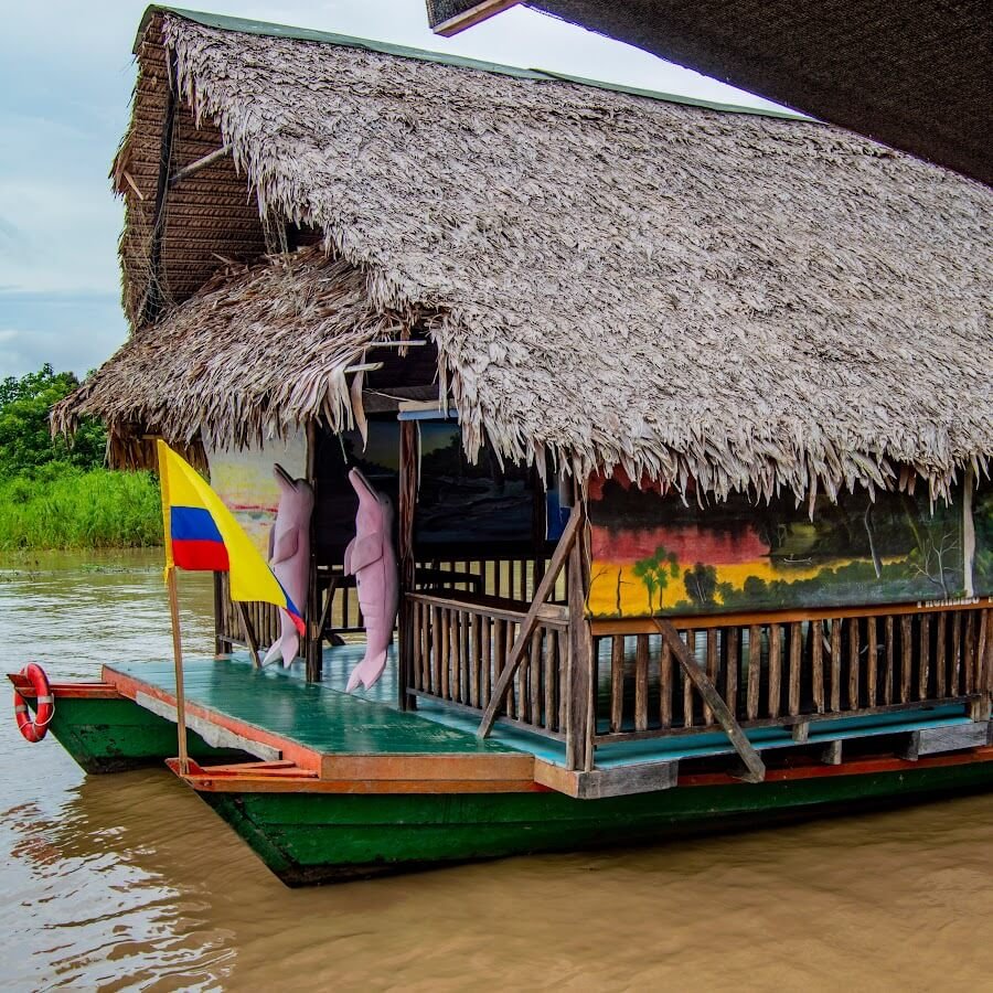 Burú Nature Hotel - Ecohabs en la selva amazónica – Hospedaje en casas en los árboles en Leticia, Colombia - Amazon rainforest ecohabs – Treehouse lodging in Leticia, Colombia - Balsa Pirarucú, alojamiento flotante Amazonas, hotel sobre el río en Colombia, hospedaje Amazonas Leticia, experiencias fluviales en el Amazonas, turismo sostenible Colombia, Balsa Pirarucú Leticia, Burú competencia