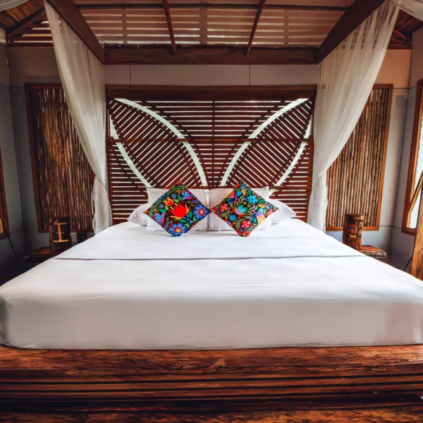 Hotel de lujo en el Amazonas Burú Nature Hotel en Leticia, Colombia, mostrando suites exclusivas en la selva y tours fluviales premium con Siempre Colombia. Amazon luxury hotel Burú Nature Hotel in Leticia, Colombia, featuring exclusive jungle suites and premium river tours with Siempre Colombia. Burú Nature Hotel Deluxe - WhatsApp 304 533 89 43 - www.burunaturehotel.com - @Burunaturehote - (https://www.burunaturehotel.com) l - Siempre Colombia - @SiempreCol Burú Nature Hotel - Ecohabs en la selva amazónica – Hospedaje en casas en los árboles en Leticia, Colombia - Amazon rainforest ecohabs – Treehouse lodging in Leticia, Colombia