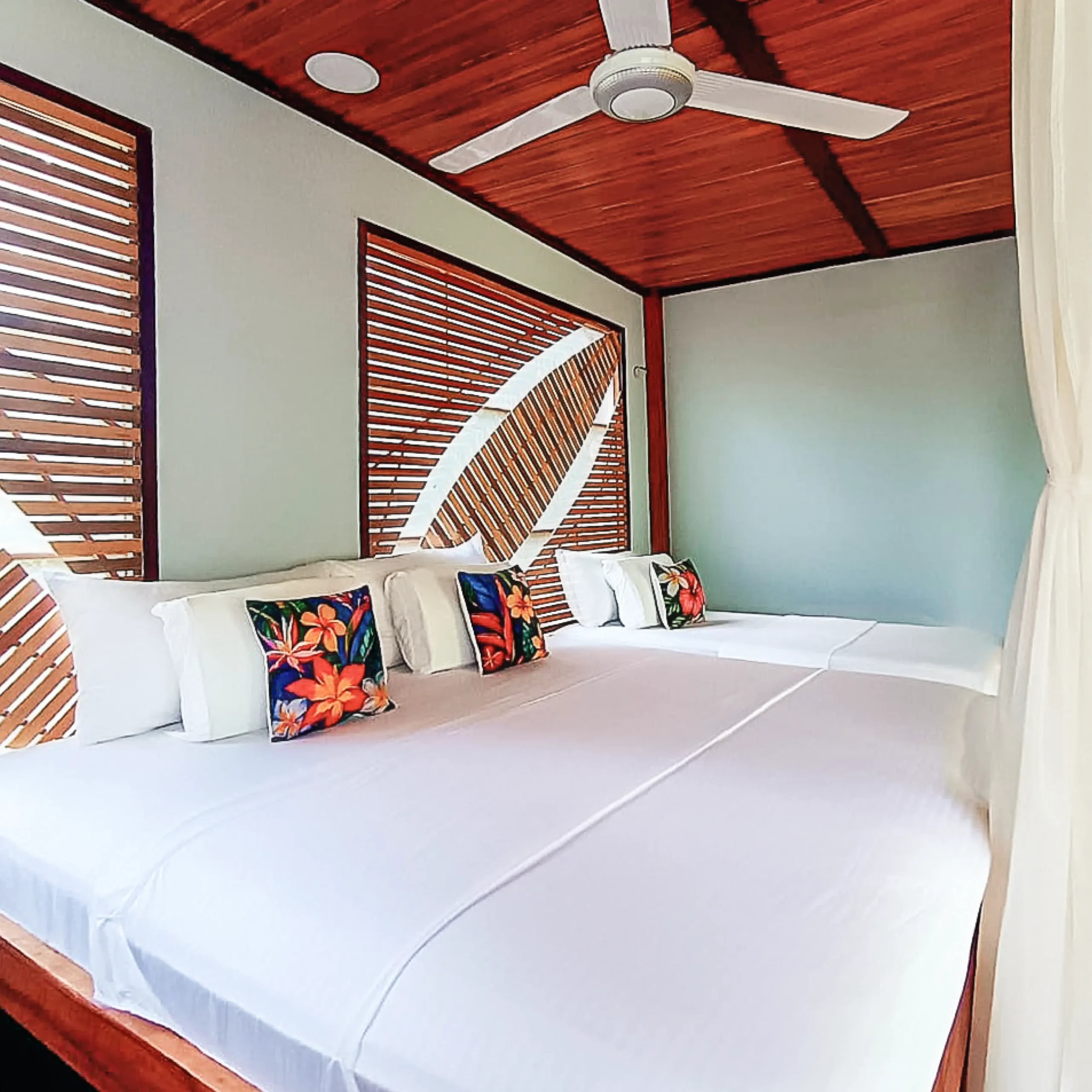 Hotel de lujo en el Amazonas Burú Nature Hotel en Leticia, Colombia, mostrando suites exclusivas en la selva y tours fluviales premium con Siempre Colombia. Amazon luxury hotel Burú Nature Hotel in Leticia, Colombia, featuring exclusive jungle suites and premium river tours with Siempre Colombia. Burú Nature Hotel Deluxe - WhatsApp 304 533 89 43 - www.burunaturehotel.com - @Burunaturehote - (https://www.burunaturehotel.com) l - Siempre Colombia - @SiempreCol Burú Nature Hotel - Ecohabs en la selva amazónica – Hospedaje en casas en los árboles en Leticia, Colombia - Amazon rainforest ecohabs – Treehouse lodging in Leticia, Colombia