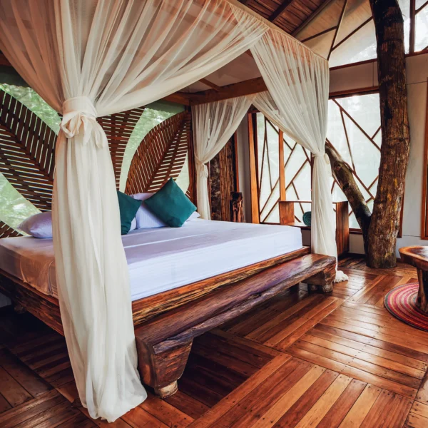 Hotel de lujo en el Amazonas Burú Nature Hotel en Leticia, Colombia, mostrando suites exclusivas en la selva y tours fluviales premium con Siempre Colombia. Amazon luxury hotel Burú Nature Hotel in Leticia, Colombia, featuring exclusive jungle suites and premium river tours with Siempre Colombia. Burú Nature Hotel Deluxe - WhatsApp 304 533 89 43 - www.burunaturehotel.com - @Burunaturehote - (https://www.burunaturehotel.com) l - Siempre Colombia - @SiempreCol Burú Nature Hotel - Ecohabs en la selva amazónica – Hospedaje en casas en los árboles en Leticia, Colombia - Amazon rainforest ecohabs – Treehouse lodging in Leticia, Colombia