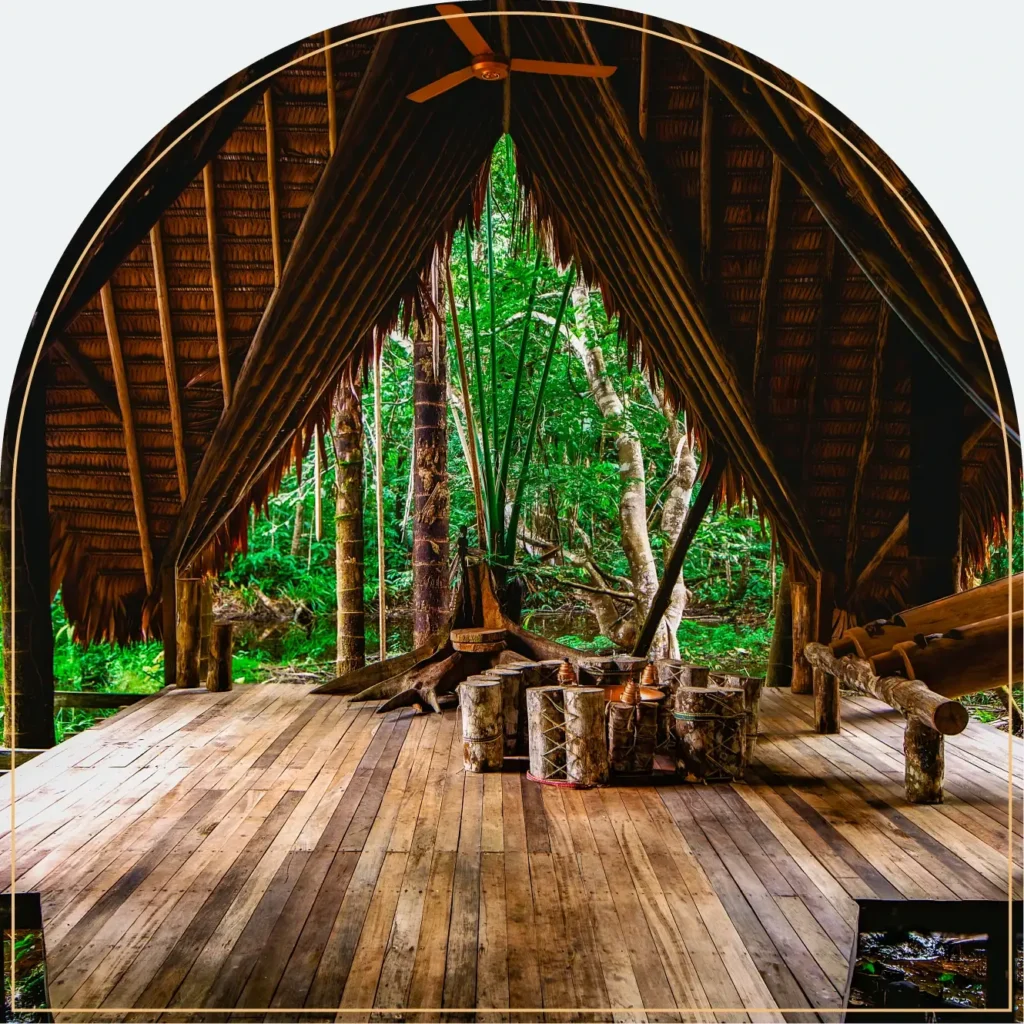 Hotel de lujo en el Amazonas Burú Nature Hotel en Leticia, Colombia, mostrando suites exclusivas en la selva y tours fluviales premium con Siempre Colombia. Amazon luxury hotel Burú Nature Hotel in Leticia, Colombia, featuring exclusive jungle suites and premium river tours with Siempre Colombia.